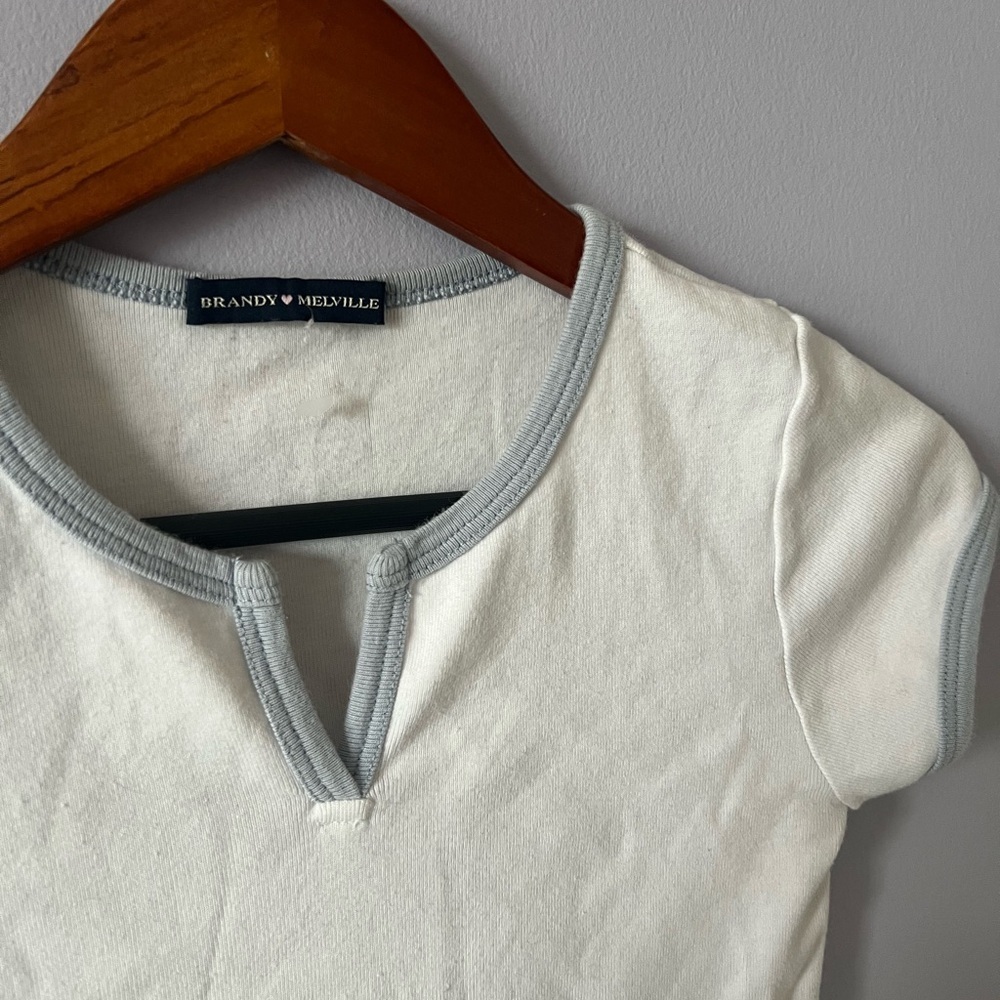 Brandy Melville Baby Tee - Picture 2 of 5